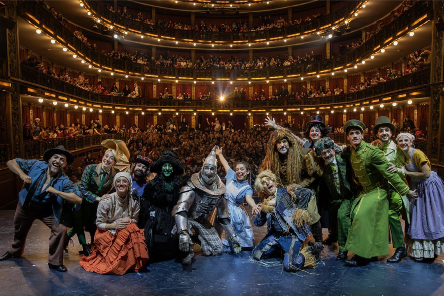 “El Mago de Oz” ovacionado a sala llena en la gala benéfica del Teatro Cervantes