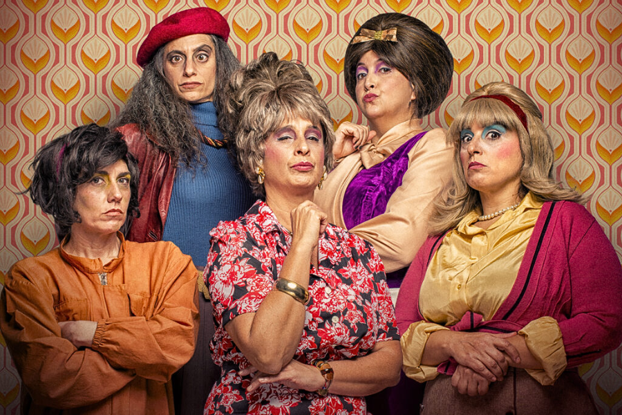 Humor, revolución y deseos ocultos de cinco mujeres en “La Zapatería”